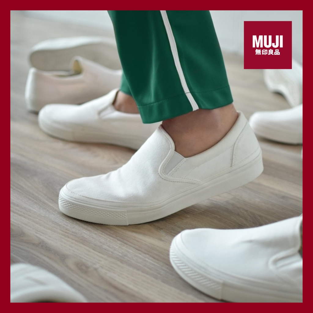 ภาพหน้าปกสินค้าMUJI รองเท้าผ้าใบกันละอองน้ำ WALK-SUPPORT WATER REPELLENT SLIP-ON SNEAKERS (Unisex) **ส่งไวมาก