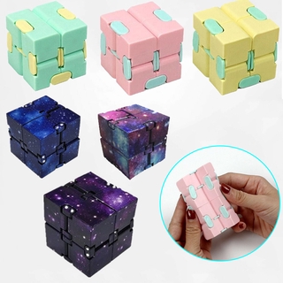 สินค้า 【COD✅】 ลูกบาศก์ของรูบิค จิ๊กซอว์ ของเล่นบีบอัด  Rubik\'s Cube ของขวัญสำหรับเด็ก