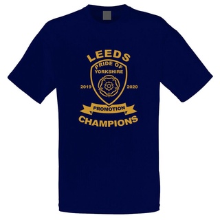 เสื้อยืดอินเทรนด์ผู้ชายอินเทรนด์ผู้หญิงเสื้อยืด พิมพ์ลาย Leeds United Championship Champions 2020 สีกรมท่าS-3XL