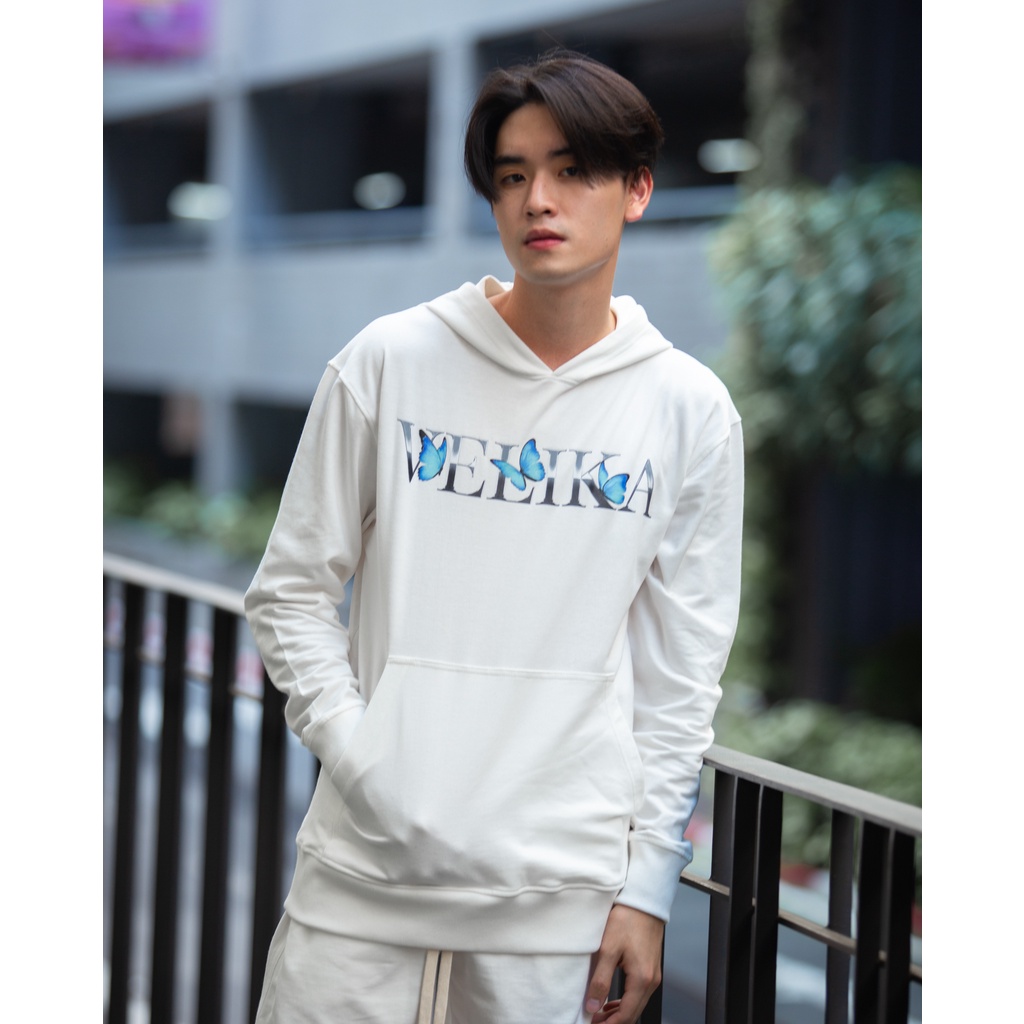 ภาพหน้าปกสินค้าลดเพิ่ม50.- CODE: VEKJJ1 - เสื้อฮู้ด Morpho (Off White)  Velika จากร้าน velika_bkk บน Shopee