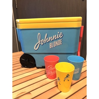 ภาพหน้าปกสินค้ากระติก Johnnie Blond 15L  สินค้าแท้ ของใหม่ ของพรีเมียม กระติกบรรจุเครื่องดื่ม กระติกเก็บความเย็น กระติกล้อลาก พร้อมส่ง ที่เกี่ยวข้อง