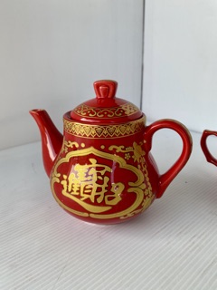 กาน้ำชา สีแดง ใบใหญ่ บรรจุน้ำ 350 ml .ใบเล็กบรรจุน้ำ250 ml