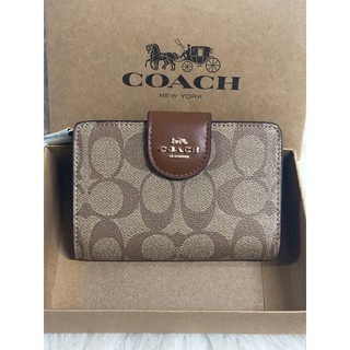 Coach MEDIUM CORNER ZIP WALLET IN SIGNATURE CANVAS