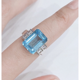 แหวนเงิน 92.5 % ฝังพลอยโทแพซสีฟ้าอ่อน (SWISS BLUE TOPAZ)