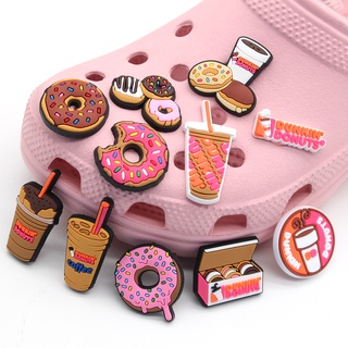 Crocs Jibbitz ลายการ์ตูนอาหาร diy เครื่องดื่มโดนัท ถอดได้ ชั้นวางรองเท้า accessories pvc shoe charms 1000 รุ่น สําหรับคุณเลือก