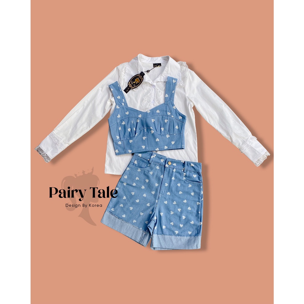 pairy-tale-setเสื้อเชิ๊ตสีขาวแต่งระบายลูกไม้ที่คอปกและรอบกระดุม-เสื้อยีนครอปซิปหลังกางเกงขาสั้น-ยีนสกรีนลายหัวใจ
