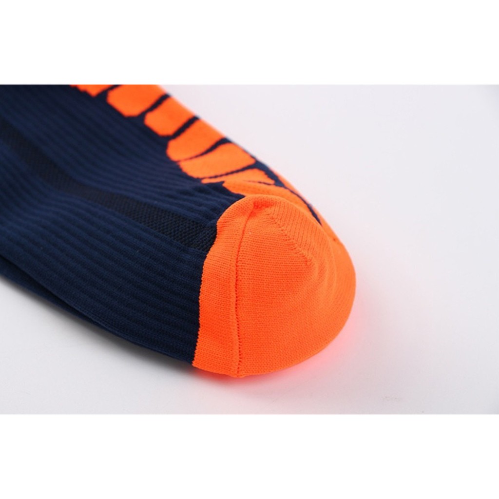 ภาพสินค้าถุงเท้ายาวรัดกล้ามเนื้อ Knee high compression socks. จากร้าน keep_running_shop บน Shopee ภาพที่ 5