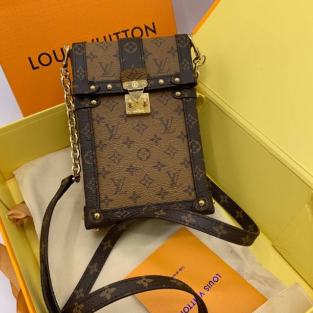 กระเป๋าสะพายข้าง-louis-vuitton