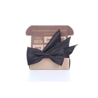 เซ็ทหูกระต่ายและผ้าเช็ดหน้าสูทสีดำ-Black Silk Satin Bowtie set