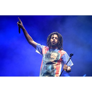 โปสเตอร์J. Cole  PosterJ. Cole เจ.โคล วอลเปเปอร์ ตกแต่งผนัง วงดนตรี  Hiphop ฮิปฮอป rapper แร็ปเปอร์ โปสเตอร์ฮิปฮอป