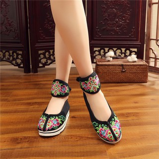 ภาพหน้าปกสินค้ารองเท้าผ้า รองเท้าลายสวย ปักดอกไม้ แมรี่เจนส์ โลฟเฟอร์ แบนลำลอง Women Flower Embroidery Flats Floral Slip On Shoes ที่เกี่ยวข้อง