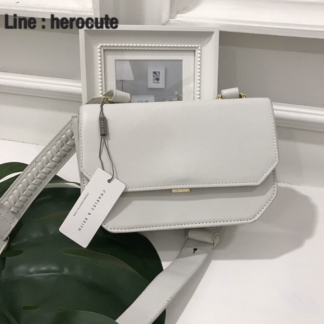 charles-and-keith-boxy-crossbody-bag-ส่งฟรีems