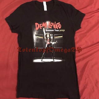 [S-5XL] 【ขายดี】Gildan เสื้อยืด ผ้าฝ้าย 100% พิมพ์ลาย Totenkopfomega Demi Lovato แฟชั่นฤดูร้อน สําหรับผู้ชาย