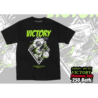 Blackmoret เสื้อยืดแขนสั้น สีดำ ลาย Victory