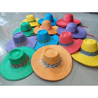 ภาพหน้าปกสินค้าหมวกสานหลากสี ปีกกว้าง4-5นิ้ว หมวกกันแดด หมวกทำสวน หมวกสีสวย หมวกปีกกว้าง ที่เกี่ยวข้อง