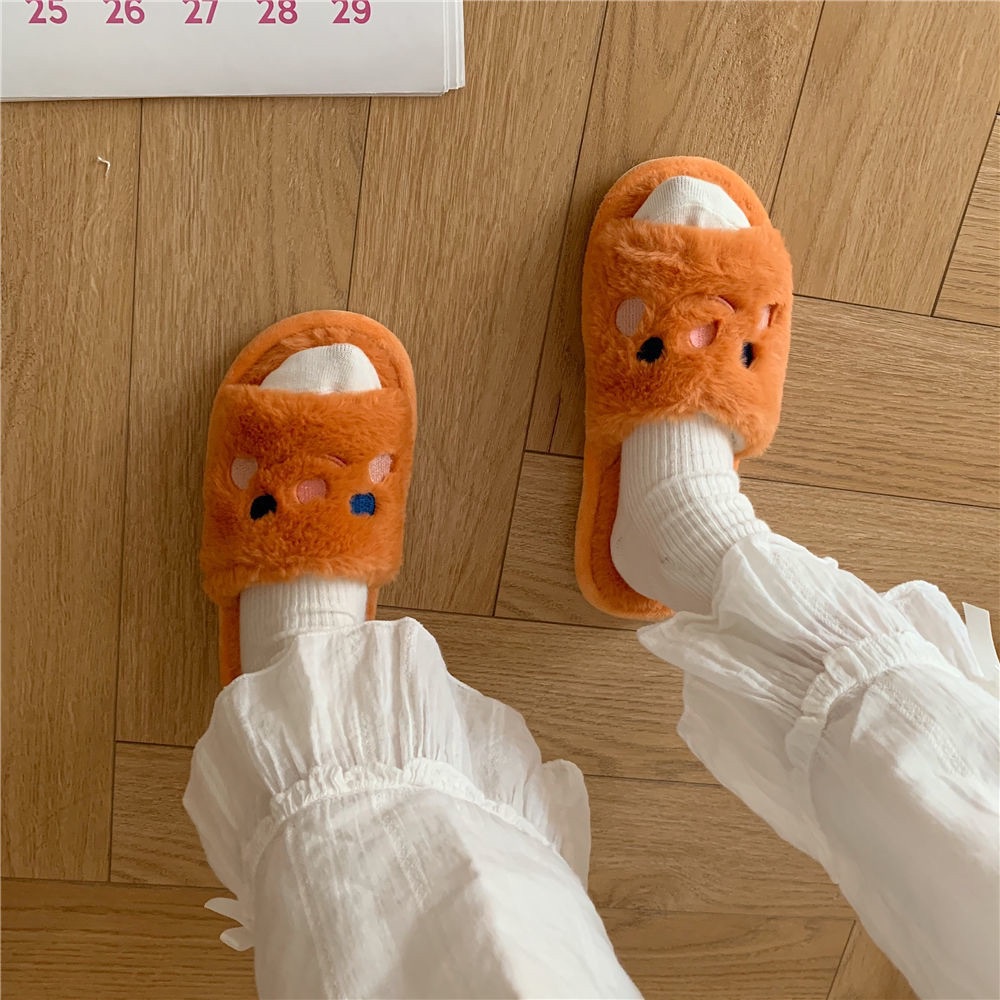 ภาพสินค้าพร้อมส่ง รองเท้าใส่เดินในบ้าน รองเท้าสลิปเปอร์ slippers ลายการ์ตูนหน้ายิ้ม ขนนิ่ม ใส่สบาย จากร้าน torpatchshop บน Shopee ภาพที่ 4