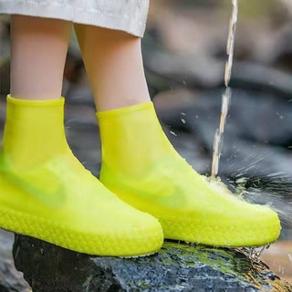 สินค้า 😻รองเท้าบูท กันน้ำ รองเท้ากันฝน ถุงคลุมรองเท้ากันน้ำ รองเท้ากันน้ำ สีแฟชั่นขึ้นรูปชิ้นเดียว กันฝน ไร้รอยต่อ ถุงคลุมเท้า
