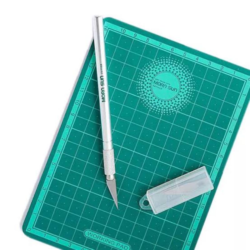คัตเตอร์ปากกาพร้อมแผ่นยางรองตัดขนาด-5-x-7-ฟรีอะไหล่ใบมีด-3-ใบในชุด