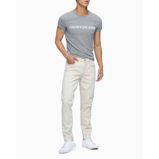 Calvin Klein เสื้อยืดผู้ชาย เสื้อผู้ชาย เสื้อยืดแขนสั้นชาย รุ่น J318045 P2D สีเทา