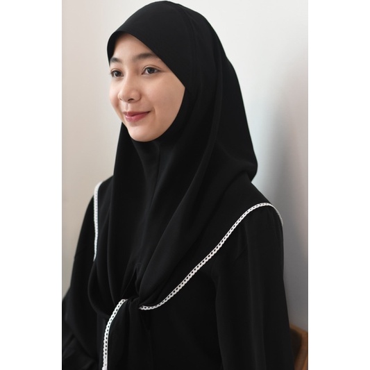 ภาพหน้าปกสินค้าฮิญาบสีดำ-เนื้อผ้า super black จากร้าน hijab.s_mom บน Shopee