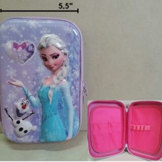 กล่องดินสอ Smiggle 3D ลายด้านหน้านูนขึ้นมาค่ะ ลาย เจ้าหญิงหิมะ Frozen ขนาด 5.5x8.5x1.5นิ้ว