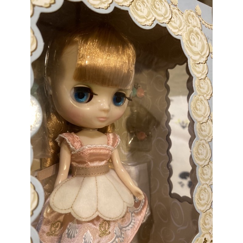CWC Exclusive Middie Blythe Macaron Q-Tea Party | Shopee CWC Exclusive Middie Blythe Macaron Q-Tea Party | Shopee