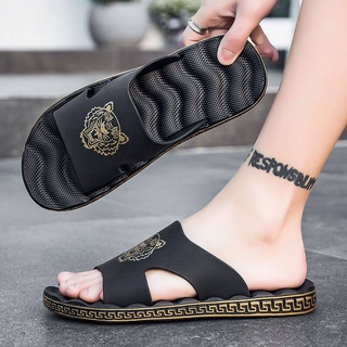 สินค้า Yee Fashion รองเท้า ชาย เท่ๆ รองเท้า ชาย แตะ รองเท้าแตะยางนิ่มแบบสวมรัดส้น หัวโต กลางแจ้ง รองเท้าชายหาด 22091301