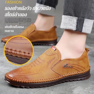 ภาพหน้าปกสินค้ารองเท้าหนังแฮนด์เมดสำหรับผู้ชาย  รองเท้าหนังวัวลำลอง ทำด้วยมือ ระบายอากาศได้ดี ซึ่งคุณอาจชอบราคาและรีวิวของสินค้านี้