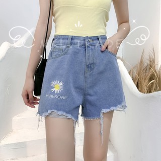 ภาพหน้าปกสินค้า🌼👖 MKL 👖🌼 กางเกงยีนส์ขาสั้นเอวสูง ลายปัก Daisy ด้านหน้า แต่งขาด ปลายรุ่ย 🚚🚚 #2043 ที่เกี่ยวข้อง