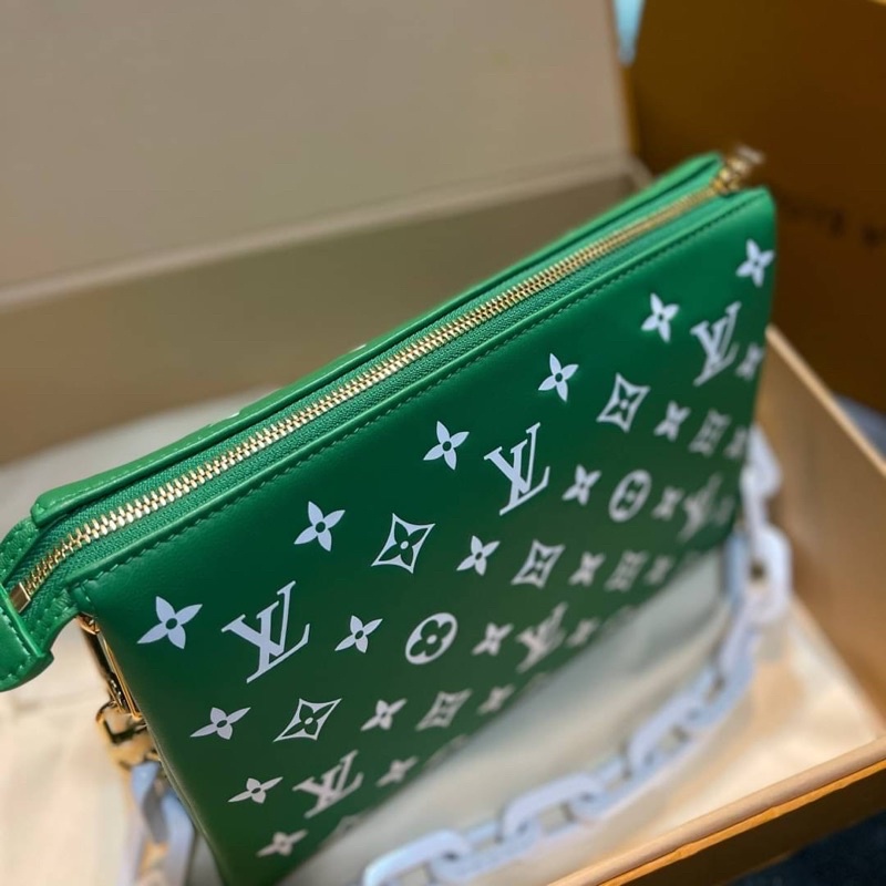 louis-vuitton-coussin-เป็นรุ่นใหม่งานสุดสลับแท้ทำจากหนังแท้ทั้งใบมาพร้อมสายคลองมือ-amp-สายสะพายยาว