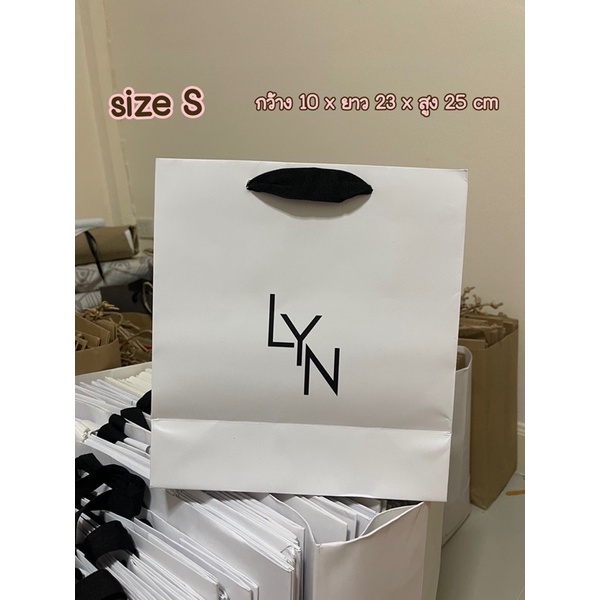 ภาพสินค้าถุงกระดาษ แบรนด์ LYN สีขาว จากร้าน nanthapat.ying2019 บน Shopee ภาพที่ 1