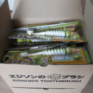ภาพขนาดย่อของภาพหน้าปกสินค้าแปรงสีฟันเด็กจากญี่ปุ่น พร้อมตัวปั้ม (สีเขียว) จากร้าน hanumaaniwin บน Shopee ภาพที่ 8