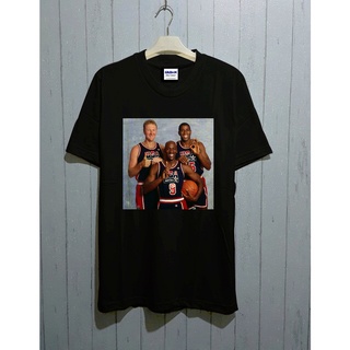 คอลูกเรือSPORTS STARเสื้อยืด ผ้าฝ้าย พิมพ์ลาย Michael Jordan Magic Johnson &amp; Larry Bird P902 สําหรับผู้ชาย 1085all size