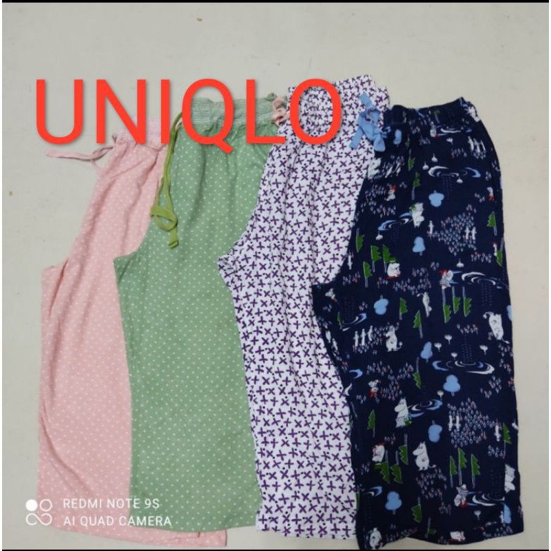 ภาพหน้าปกสินค้ากางเกงขาสามส่วน UNIQLOมือสองสภาพใหม่ มีกระเป๋าสองข้างแบบมีเชือกผูก
