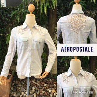 2sis1bro แบรนด์แท้ Aeropostale  เสื้อเชิ้ต แขนยาว ผ้าฟอก สีซีด ช่วงบ่าเป็นลูกไม้ถักเก๋ๆ มือสอง พร้อมส่ง sz XS