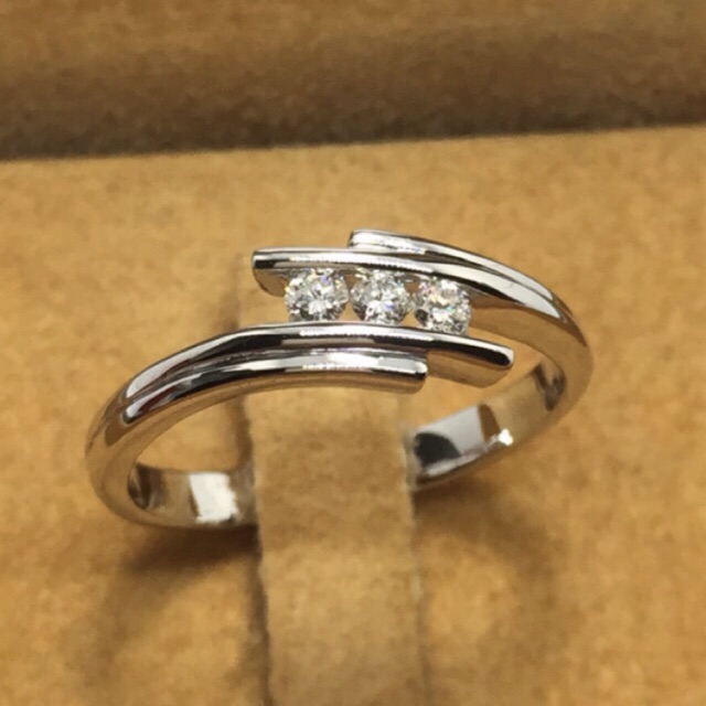 แหวนทองคำแท้ฝังเพชร-3-เม็ดสวยๆ