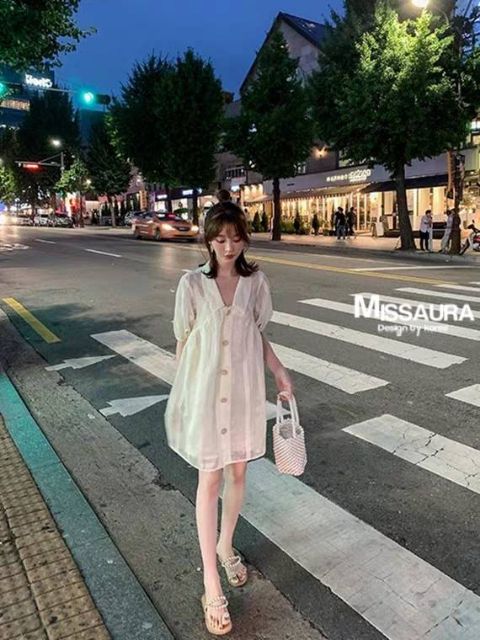 เดรสคอวีกระดุมหน้าสีครีม-แขน3-ส่วนสม็อคที่แขน-มีซับในอย่างดีมาพร้อมสายเดี่ยว