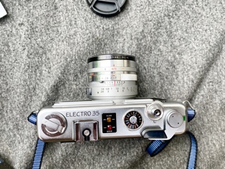ภาพขนาดย่อของภาพหน้าปกสินค้ากล้องฟิล์ม yashica electro 35 gsn จากร้าน 111saksit11 บน Shopee ภาพที่ 2