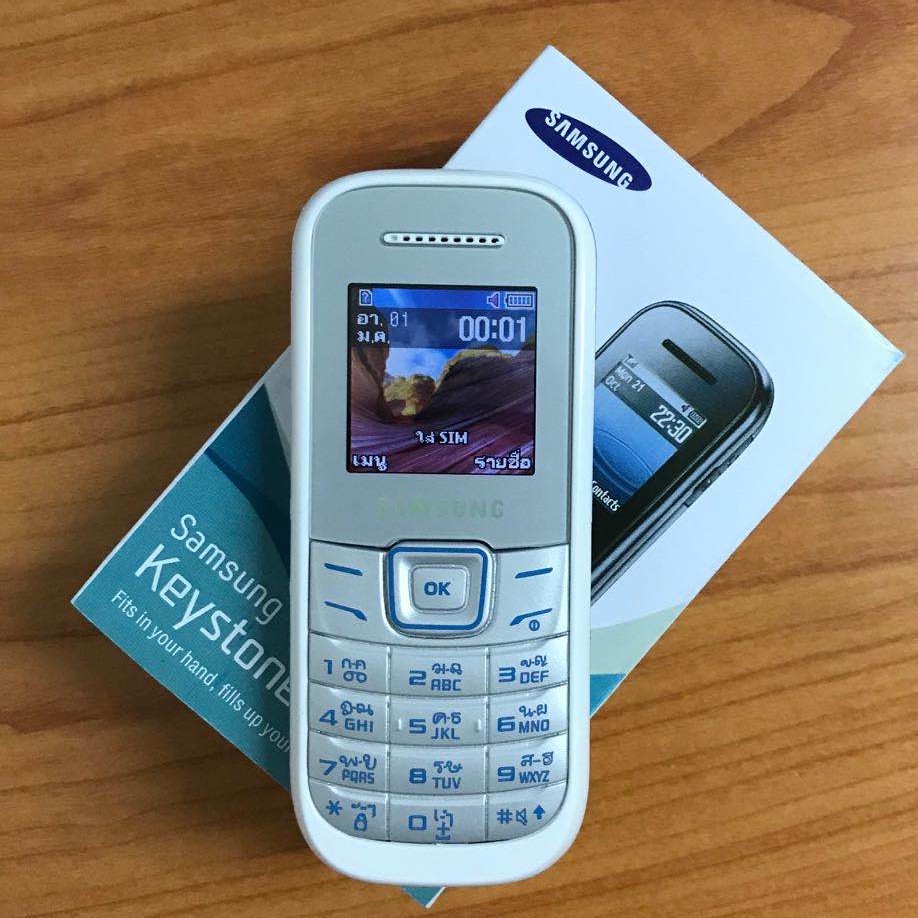 ภาพหน้าปกสินค้าSamsung Hero 1200 ใหม่แท้ โทรศัพท์มือถือเก่า ปุ่มโทรศัพท์ โทรศัพท์มือถือของนักเรียน จากร้าน a18823371585 บน Shopee