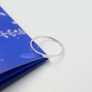 ภาพขนาดย่อของสินค้าแหวนแบน กว้าง 1.5 มิล หนา 0.9 มิล / แหวนเงินแท้ 92.5% เรียบๆ ดูดี ใส่แล้วนิ้วดูสวย แหวนเงินแท้ 100 : E-V-Fla1.5/0.9