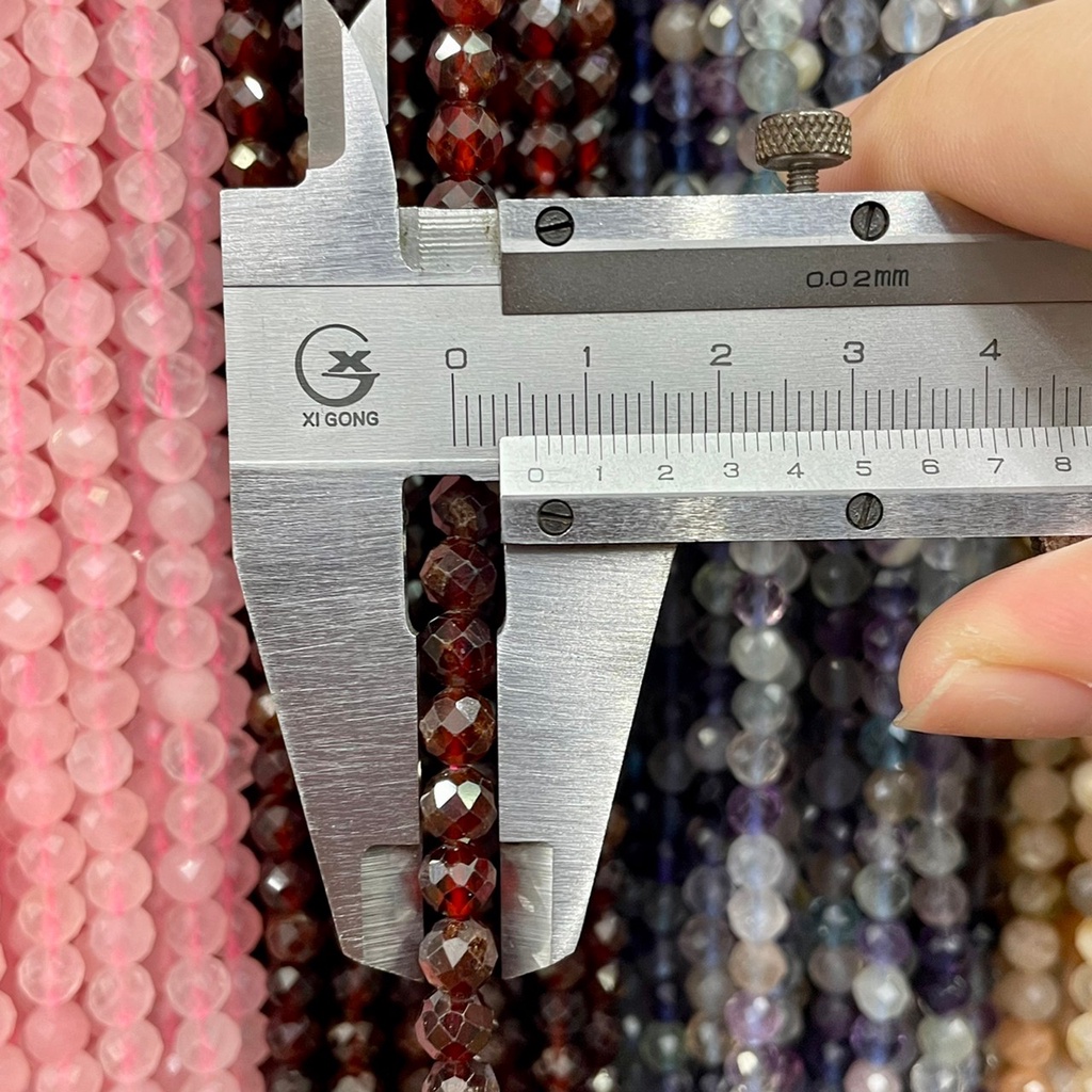 โกเมน-garnet-โทนเหลือง-6-mm-เจีย-เส้นยาว-หินนำโชค-ด้านสุขภาพ-เล่นแสงสวยมาก