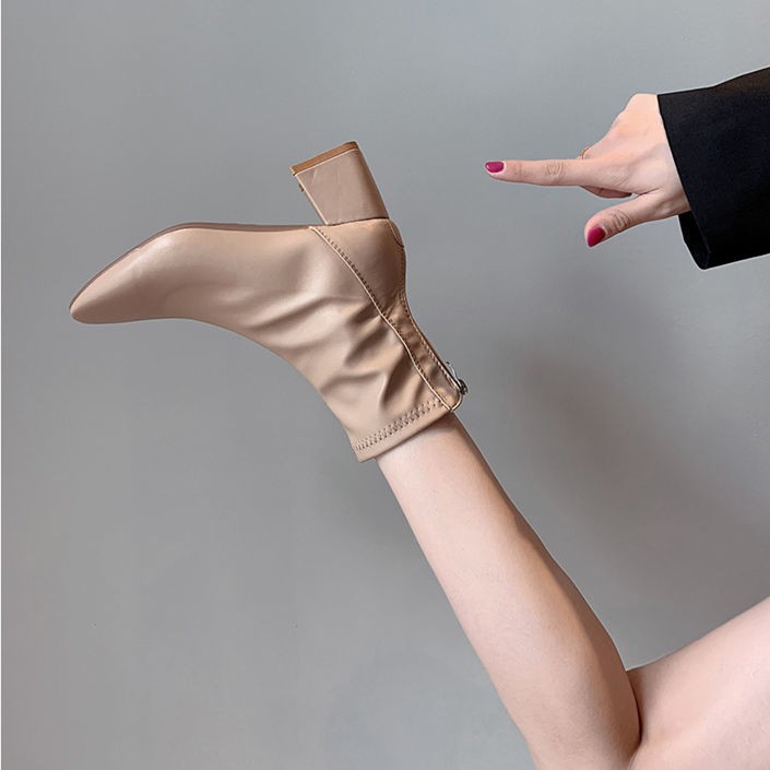 ภาพสินค้ารองเท้าบูทผู้หญิง รองเท้าสตรี สไตล์เรียบง่ายใส่แล้วขาดูเรียวยาว จากร้าน funtoc8290 บน Shopee ภาพที่ 4