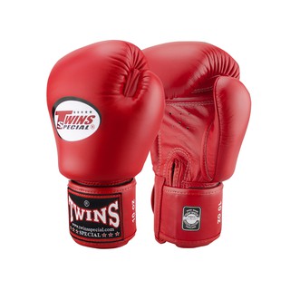 ภาพหน้าปกสินค้านวมชกมวย TWINS SPECIAL BOXING GLOVES RED ( BGVL-3 ) สีแดง นวมทวินส์สเปเชียล เมจิคเทป หนังวัวแท้เกรดพรีเมี่ยม ที่เกี่ยวข้อง