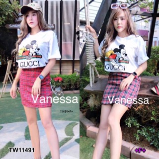 PE11491 Set 2 ชิ้น เสื้อยืดแขนสั้นผ้าคอตตอน อกสกรีนลายการ์ตูนสไตล์แบรนด์ดัง + กระโปรงสั้นลายสก็อตผ้าทอ มีซิปหลัง