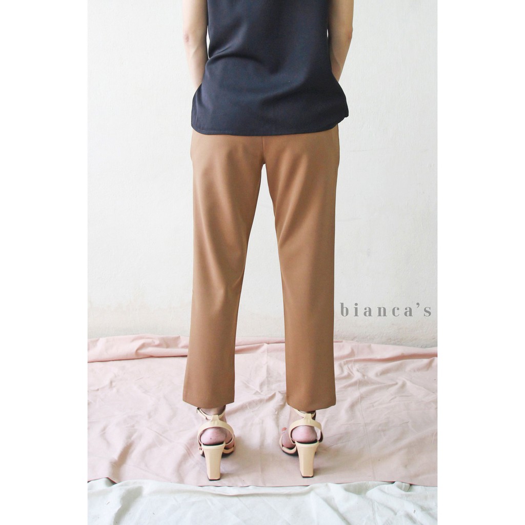 กางเกงขายาวรุ่น-everyday-pants-สีน้ำตาลทอง