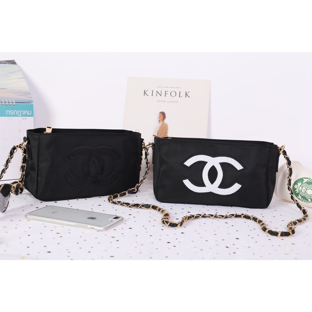 chanel-cosmetic-cluth-bag-with-chain
