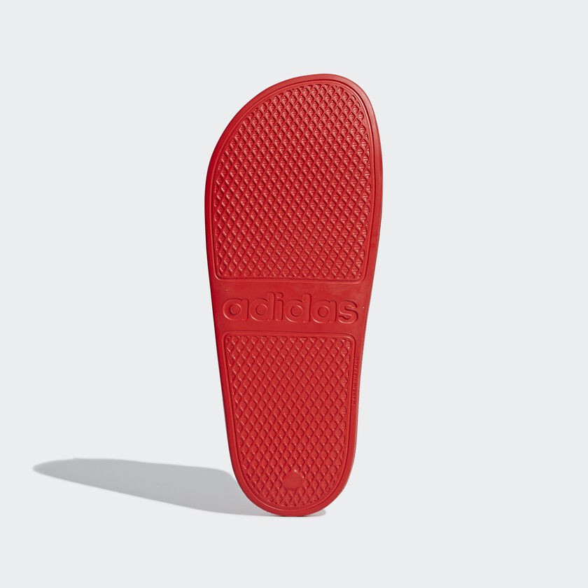 ภาพหน้าปกสินค้ารองเท้าแตะ adidas ADILETTE AQUA (สีแดงแถบขาว) จากร้าน jumpz99 บน Shopee