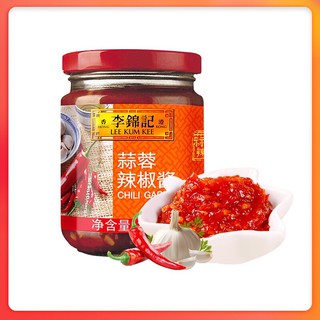 ซอสพริก Lee Kum Kee(李锦记蒜蓉辣椒酱)226g พร้อมส่ง  รสชาติเผ็ดน้อย เค็มเบาๆ หอมเครื่องเทศ ใช้สำหรับปรุงอาหารได้หลากหลายเมนู