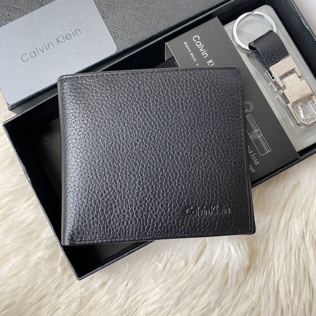 พร้อมส่ง-value-pack-calvin-klein-men-wallet-with-leather-key-chain-กระเป๋าสตางค์สั้นพับ2ตอน-พวงกุญแจเข้าชุด