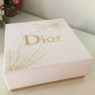 Dior กล่องของขวัญ ของแท้ มีหลายขนาดให้เลือกค่ะ